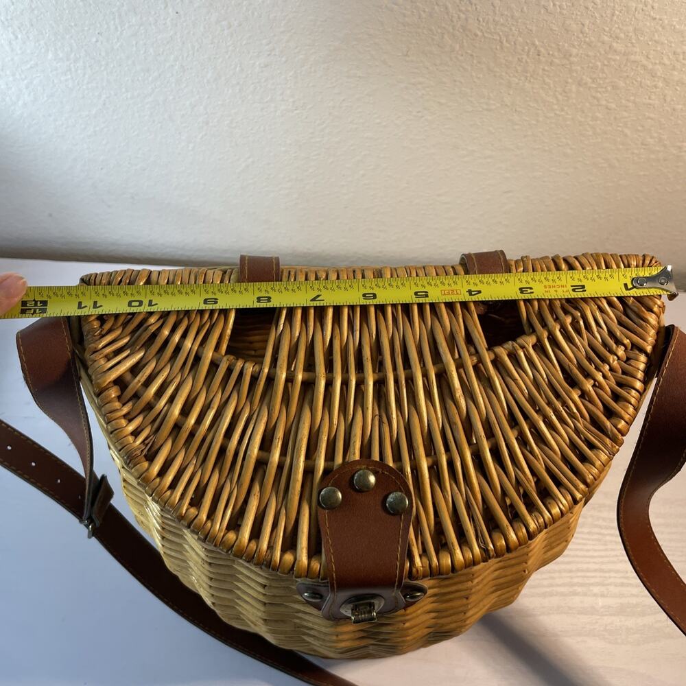 1960s 1970s Wicker Basket Purse Faux Leather Strap Boho Fishing Creel Bag - Picture 10 of 10